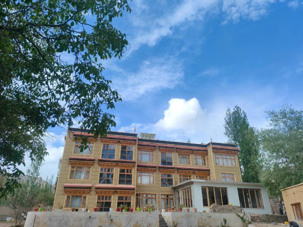 Hotel Alpine Ladakh 레 외부 사진