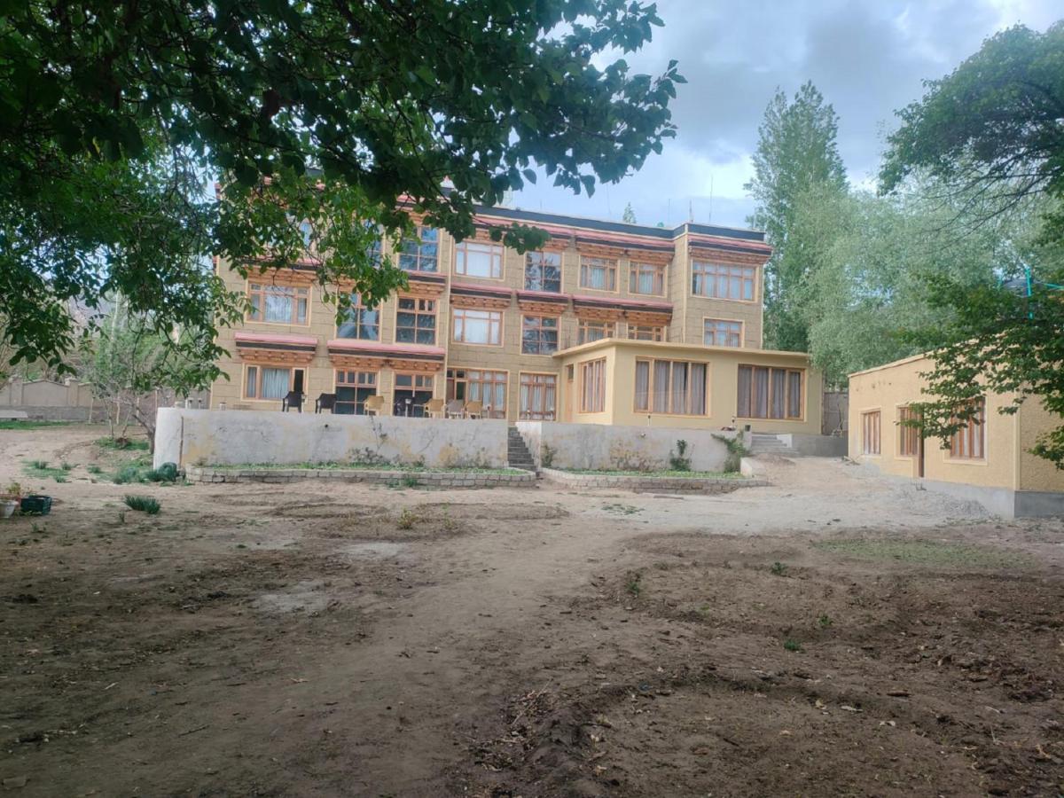 Hotel Alpine Ladakh 레 외부 사진