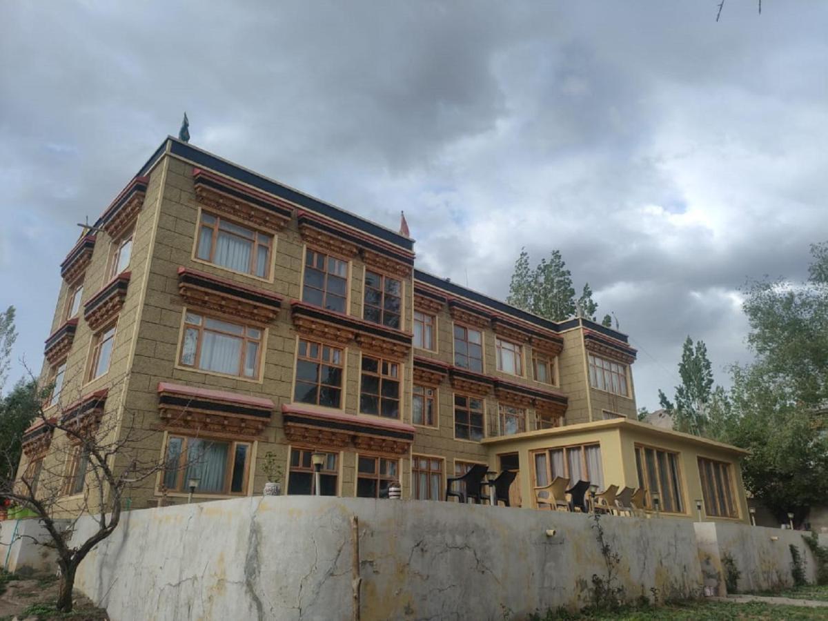Hotel Alpine Ladakh 레 외부 사진
